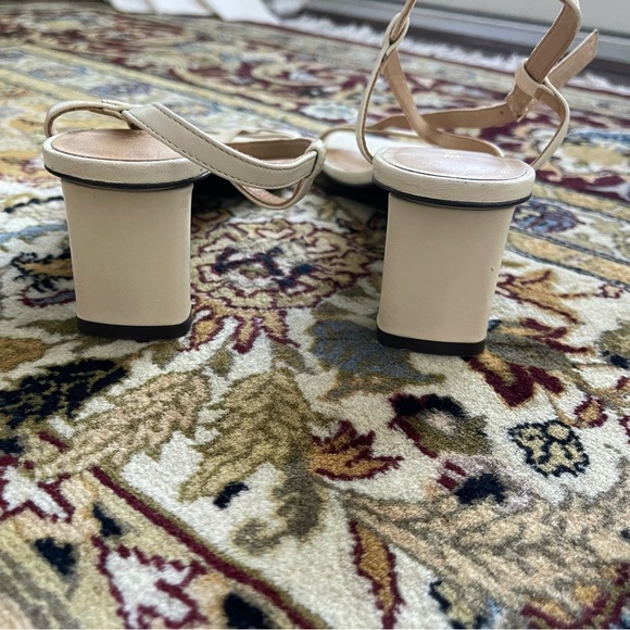 Frame Shoes Cream with black sole and gold hardware - Picture 4 of 11